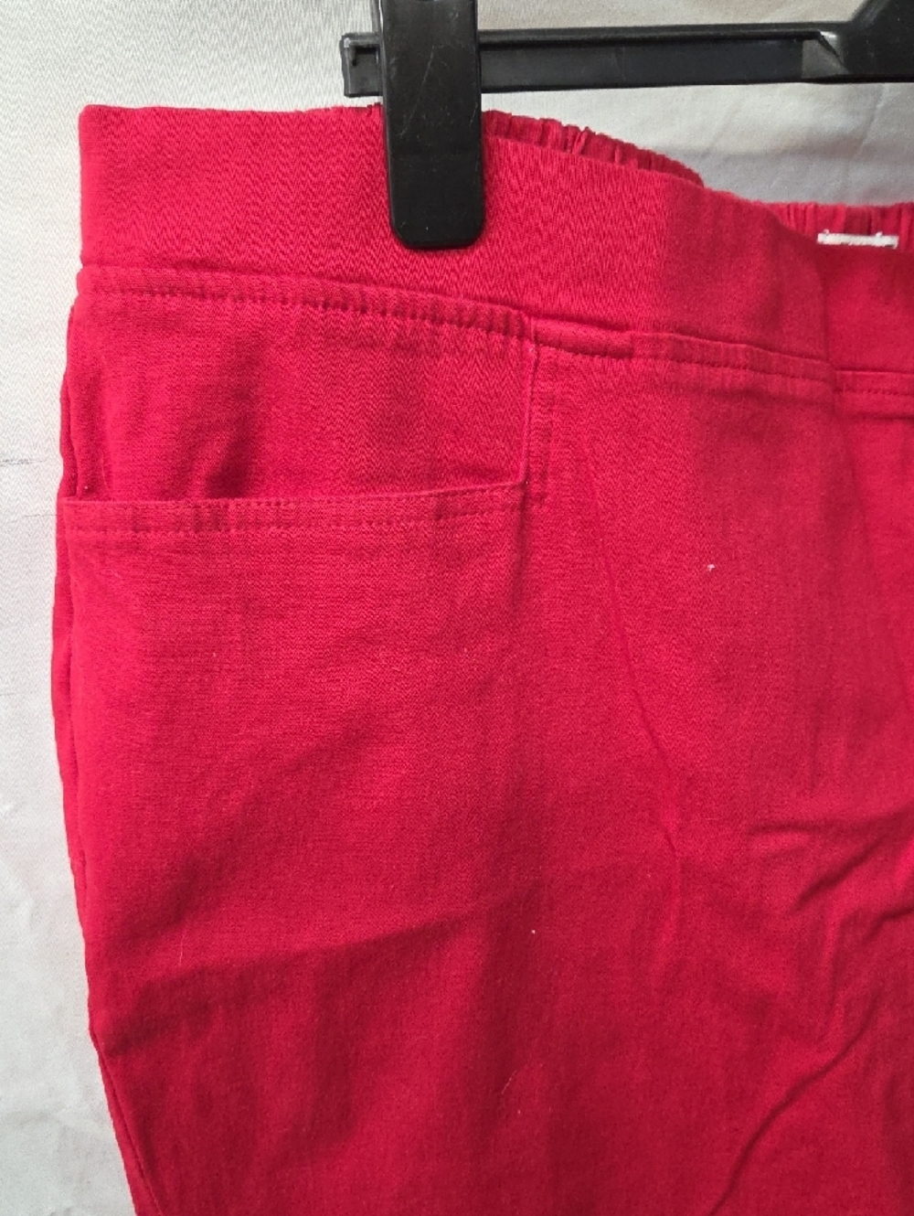 Catherines Red Capris with Eyelet Hem Detail 4X - Picture 3 of 9